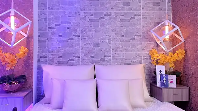 Catalina-Thompson online show from November 11, 2025, 12:11 pm