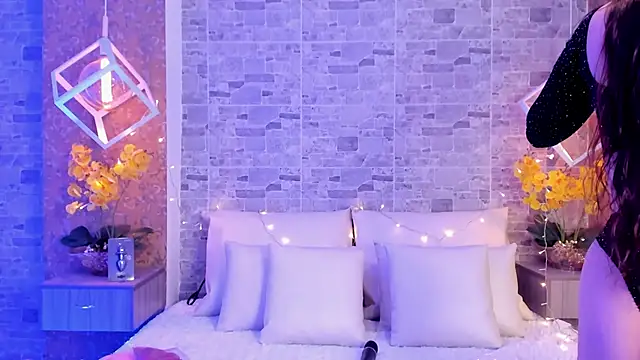 Catalina-Thompson online show from November 20, 2025, 11:55 am