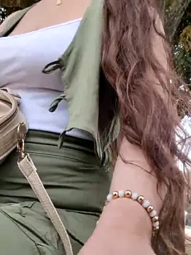 Snapshot of Catalina-Thompson chatting on February 5, 2026, 3:41 pm Catalina-Thompson online show from February 5, 2026, 3:41 pm