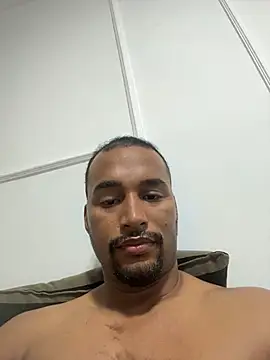 casalbrhot25 online show from November 4, 2025, 1:53 am