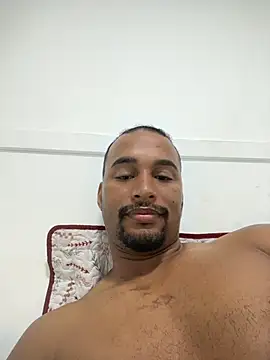 casalbrhot25 online show from November 3, 2025, 2:28 am