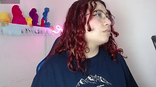 littlee red online show from November 21, 2025, 8:08 pm