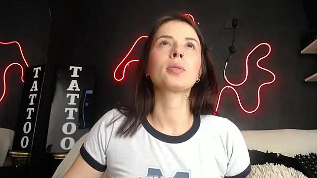 Emma sweet hot online show from April 15, 2026, 4:33 pm