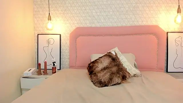 Snapshot of TAYLORMEYER1 chatting on November 6, 2025, 3:43 am TAYLORMEYER1 online show from November 6, 2025, 3:43 am