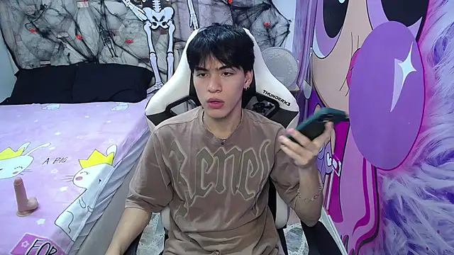 hyun jin  online show from October 21, 2025, 7:46 pm