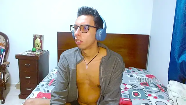 DavTwink3100 online show from December 23, 2025, 2:44 am