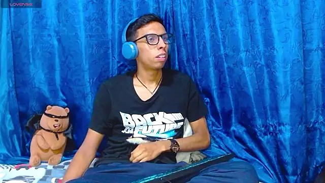 DavTwink3100 online show from March 3, 2026, 2:18 am