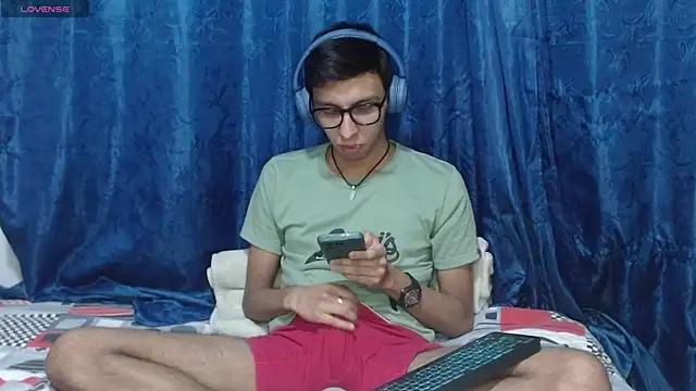 DavTwink3100 online show from April 4, 2026, 1:45 am