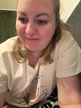 Amelia-Diamond online show from November 22, 2025, 2:16 pm