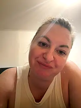 Amelia-Diamond online show from November 20, 2025, 11:58 pm