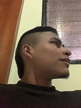 Snapshot of Emiliano_Reyes chatting on July 21, 2026, 4:14 am Emiliano Reyes online show from July 21, 2026, 4:14 am