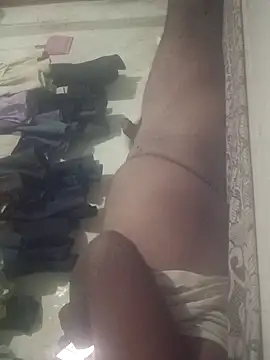 RNlov online show from November 1, 2025, 6:02 pm