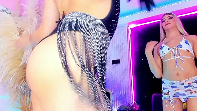 Snapshot of Queens_Wonders_Blonders chatting on November 26, 2025, 8:25 am Queens Wonders Blonders online show from November 26, 2025, 8:25 am