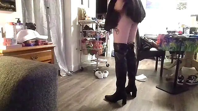 Snapshot of LoveLibz169 chatting on October 26, 2025, 6:25 am LoveLibz169 online show from October 26, 2025, 6:25 am