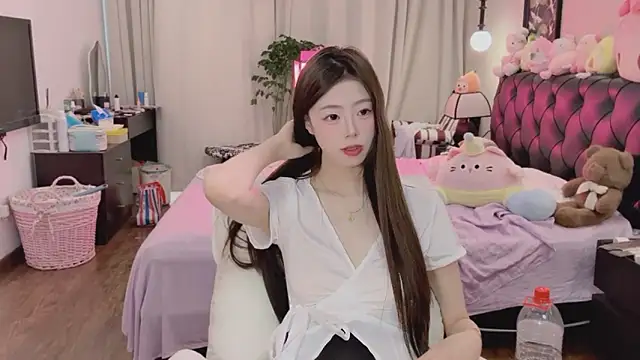 Onecutelittle online show from May 16, 2026, 6:45 am