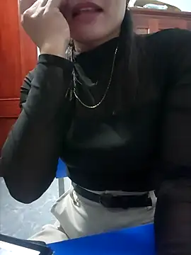 Snapshot of Miube2k chatting on October 31, 2025, 5:37 am Miube2k online show from October 31, 2025, 5:37 am