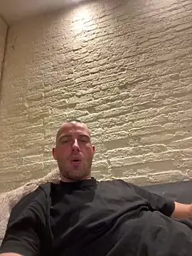 Rotteei1 online show from November 30, 2025, 7:47 pm