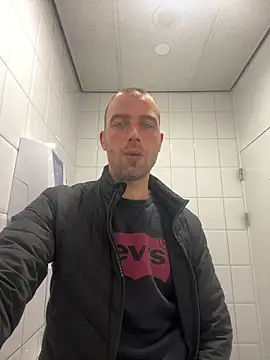 Rotteei1 online show from April 17, 2026, 1:36 pm