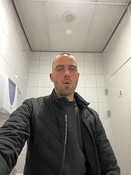 Rotteei1 online show from December 3, 2025, 1:10 pm