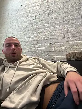 Rotteei1 online show from March 12, 2026, 10:41 am