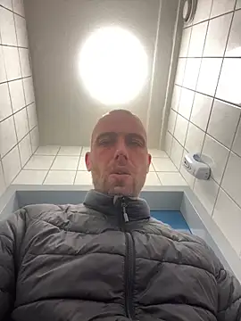 Rotteei1 online show from October 31, 2025, 10:01 am