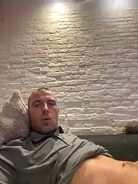 Rotteei1 online show from November 24, 2025, 5:35 pm