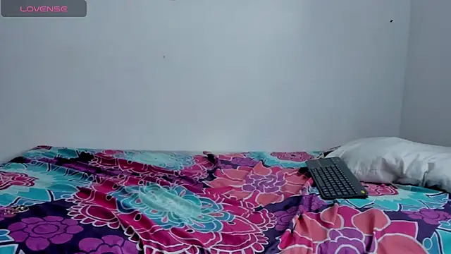 Snapshot of Nikki__uwu chatting on November 13, 2025, 8:02 pm Nikki uwu online show from November 13, 2025, 8:02 pm