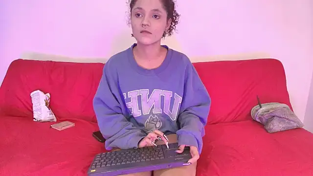 Snapshot of Nikki__uwu chatting on June 7, 2026, 8:14 pm Nikki uwu online show from June 7, 2026, 8:14 pm