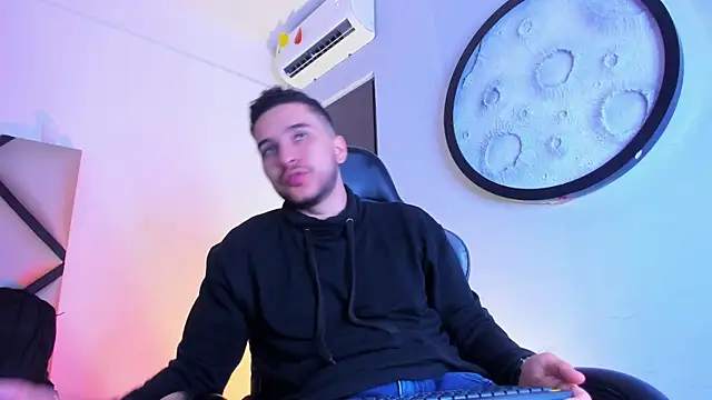 Snapshot of mike_257 chatting on February 18, 2026, 11:50 am mike 257 online show from February 18, 2026, 11:50 am