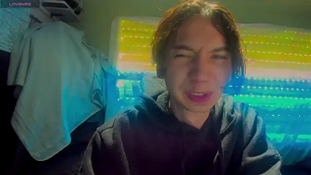 najimi uwu online show from November 15, 2025, 2:32 pm