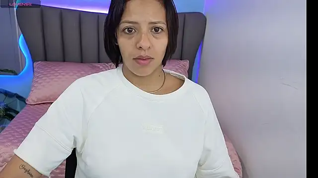 Aria Russo online show from November 14, 2025, 3:05 pm