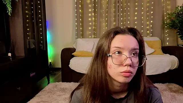 FabiolaCowing online show from November 29, 2025, 6:08 pm