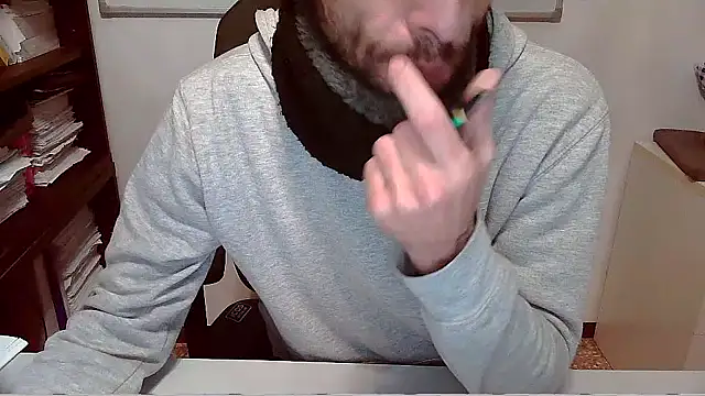 Snapshot of topg84 chatting on November 28, 2025, 5:57 pm topg84 online show from November 28, 2025, 5:57 pm