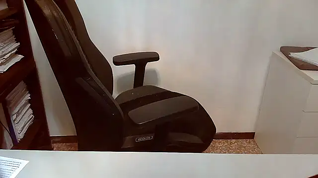 Snapshot of topg84 chatting on December 3, 2025, 7:08 am topg84 online show from December 3, 2025, 7:08 am