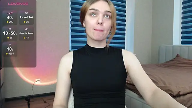 EmiliaRhodes online show from November 23, 2025, 2:16 pm