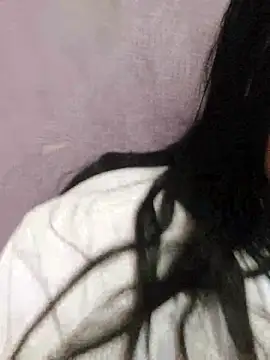 CrystalNeon online show from November 4, 2025, 3:27 pm