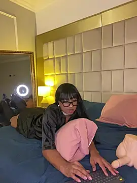 Snapshot of IsabellaDarrell_ts chatting on February 8, 2026, 12:19 am IsabellaDarrell ts online show from February 8, 2026, 12:19 am