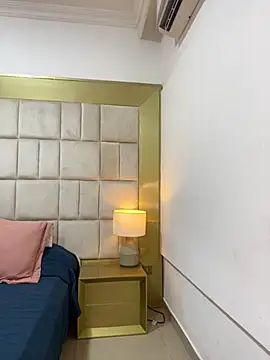 Snapshot of IsabellaDarrell_ts chatting on February 8, 2026, 1:53 pm IsabellaDarrell ts online show from February 8, 2026, 1:53 pm