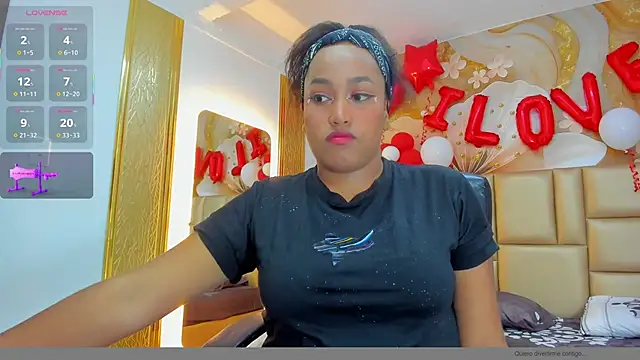 NahomiWalker  online show from February 15, 2026, 7:57 pm