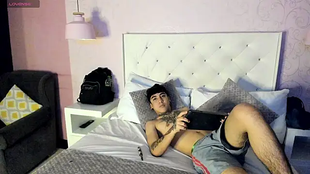 SantiOlsen online show from November 7, 2025, 4:17 am