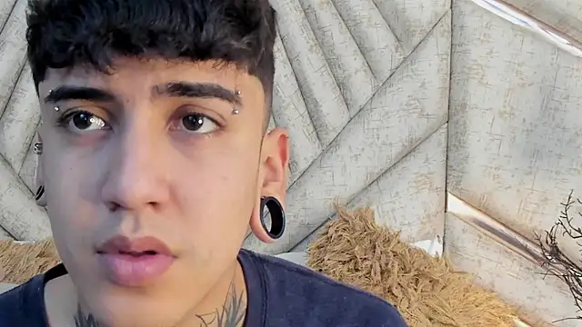 SantiOlsen online show from December 2, 2025, 12:07 pm