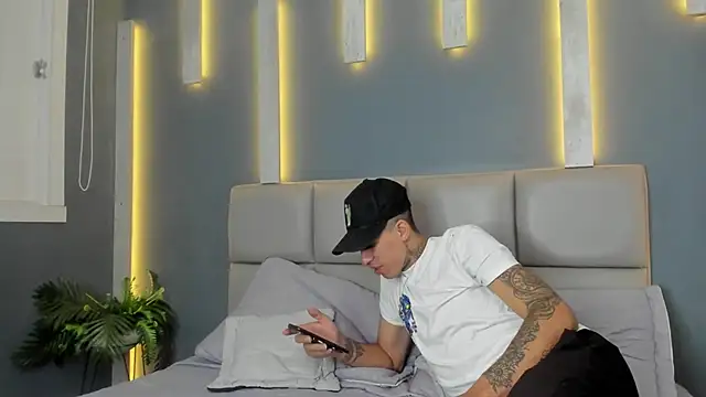 ArohomLester online show from November 22, 2025, 11:09 am