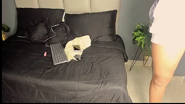 Snapshot of ArohomLester chatting on January 14, 2026, 11:36 am ArohomLester online show from January 14, 2026, 11:36 am