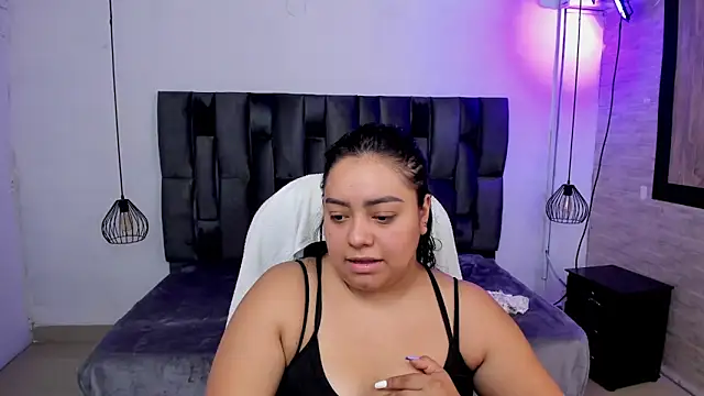 Snapshot of adhara_lune1 chatting on October 22, 2025, 1:43 pm adhara lune1 online show from October 22, 2025, 1:43 pm