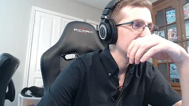 Snapshot of CasuallyCorrupt chatting on November 7, 2025, 3:55 am CasuallyCorrupt online show from November 7, 2025, 3:55 am