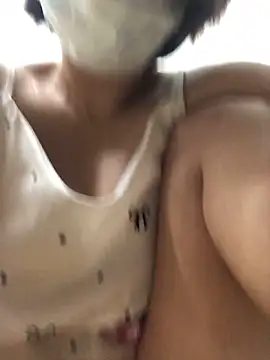 Snapshot of HinayLa chatting on October 27, 2025, 6:42 pm HinayLa online show from October 27, 2025, 6:42 pm