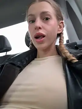 kira mia online show from April 3, 2026, 3:40 pm