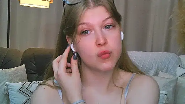 Stella Light online show from May 14, 2026, 1:08 pm
