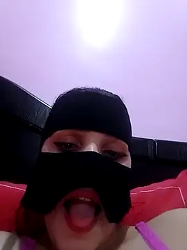 SandyAmr online show from April 25, 2026, 7:11 pm