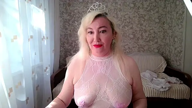 Snapshot of LadyKriss chatting on June 25, 2026, 4:10 am LadyKriss online show from June 25, 2026, 4:10 am